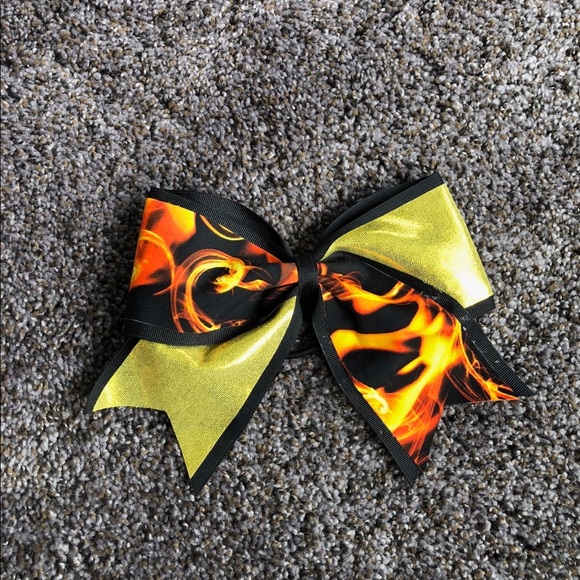 Cheer bow - Picture 1 of 2